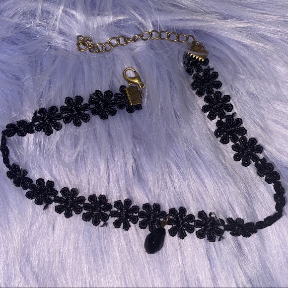 Vintage Black Floral Choker - Picture 4 of 4